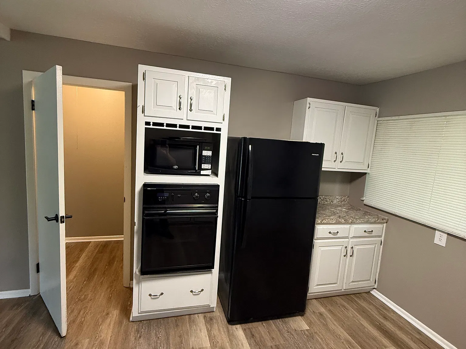 3 bed, 962 sqft, $1,325 — Photo 4
