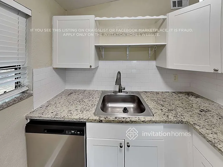 1633 NW 15th Pl — Photo 6