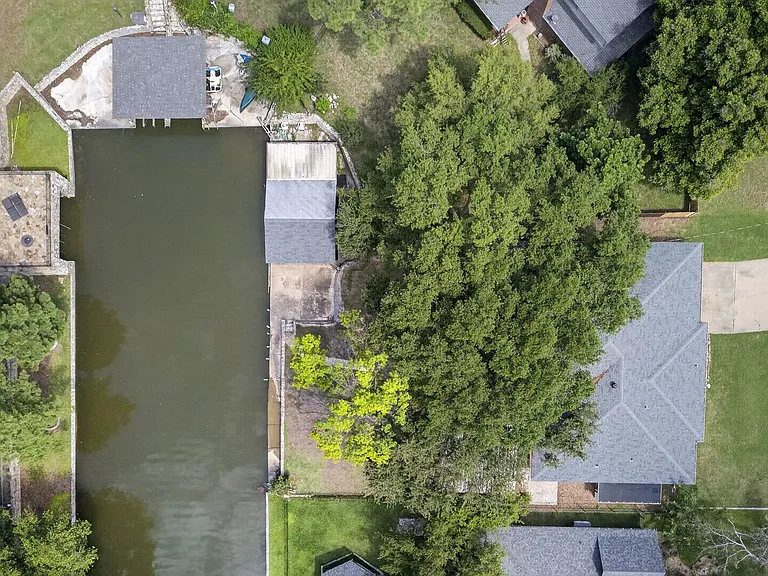 4202 Indian Creek Ct — Photo 2