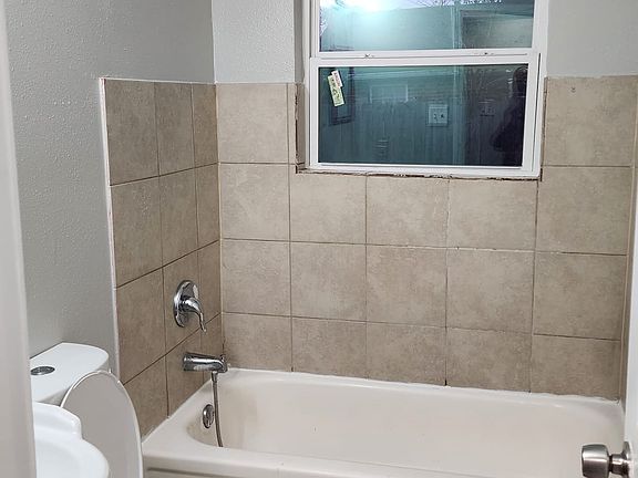 4th image of 2060 Carver Dr