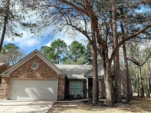 Front of home. New roof, fresh new landscaping and perfectly positioned on an oversized corner lot.