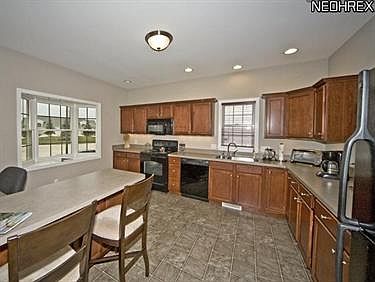 3rd image of 1427 E Cross Creek Dr Unit 28
