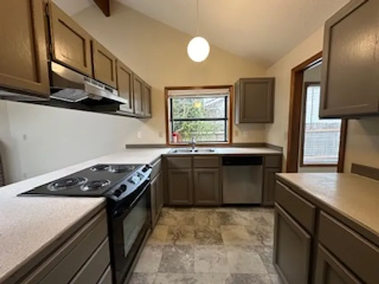 16265 NW Lyndel Ln — Photo 6