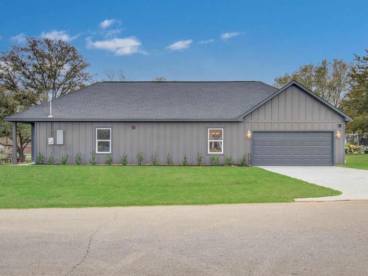 3 bed, 2.0 bath, $1,700 — Photo 2