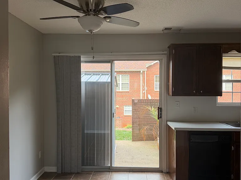 102 Brandywine Dr NE — Photo 8