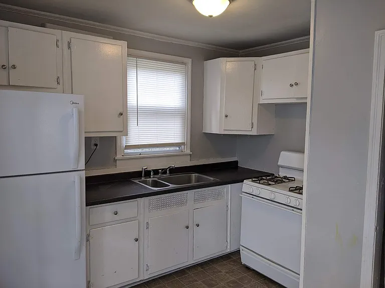 1904 Wakefield Ave — Photo 2