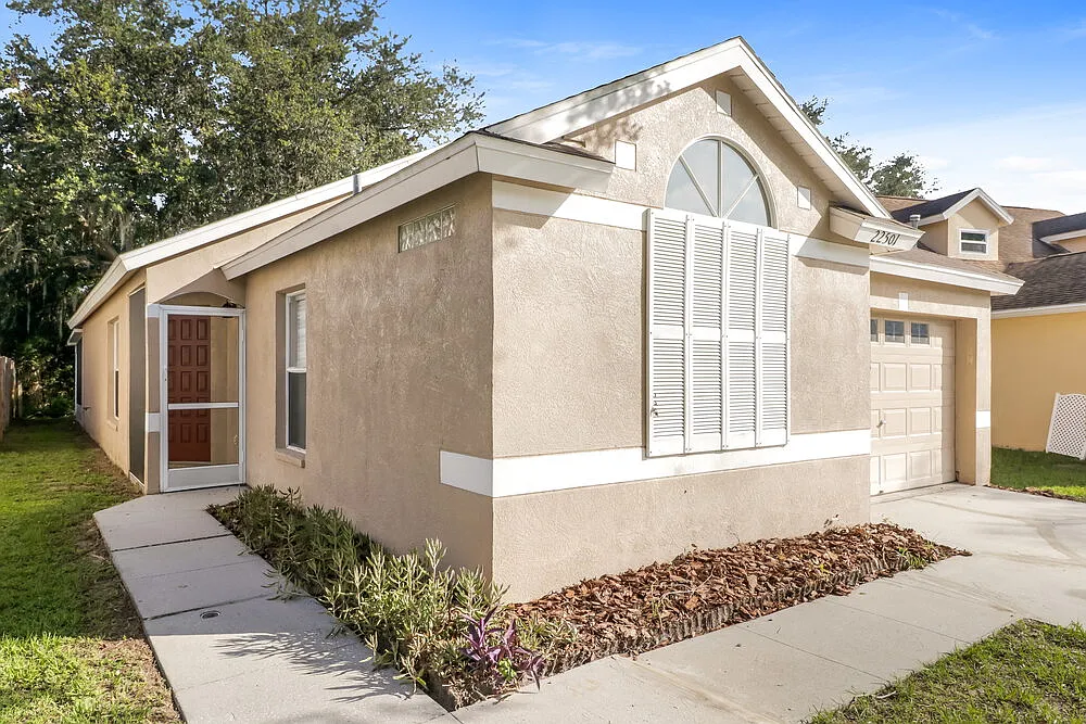4 bed, 2.0 bath, 1322 sqft, $2,100 — Photo 3