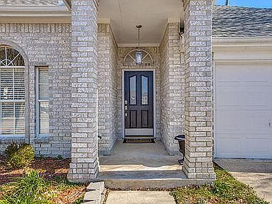2nd image of 2304 Sherwood Dr