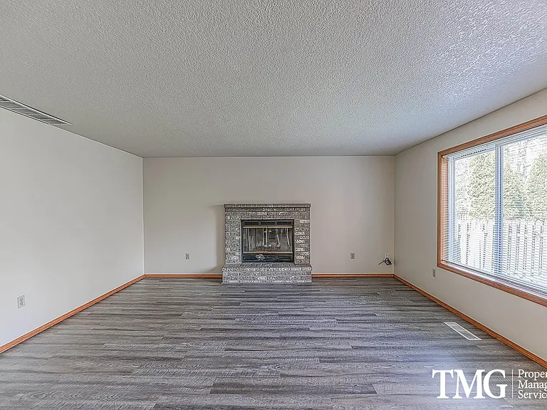 15608 NE 12th St — Photo 3