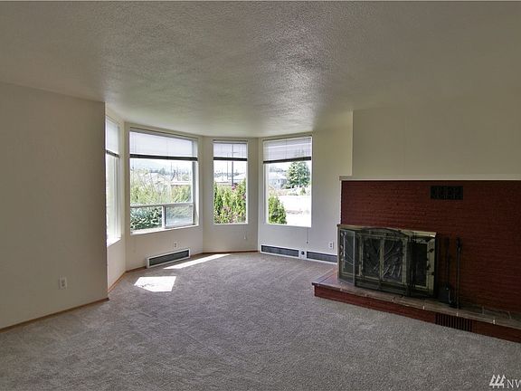 5th image of 131 E 2nd St
