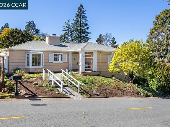 2nd image of 1040 Park Hills Rd