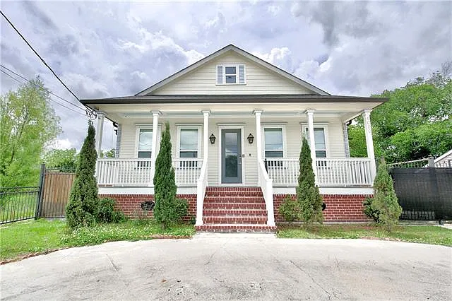 3 bed, 2.5 bath, 1811 sqft, $2,200 — Photo 2