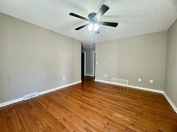 4th image of 700 Fairview Ct