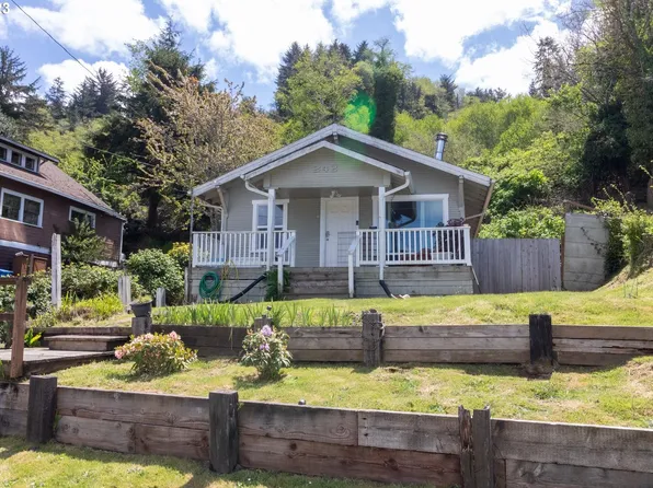 242 Elm Ave, Reedsport, OR 97467
