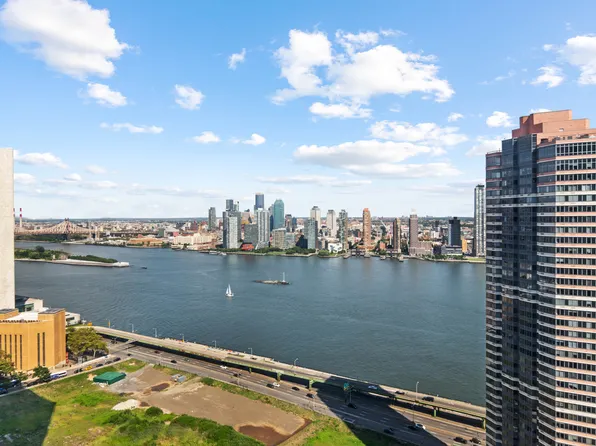 330 East 38th Street 38K image 3 of 22