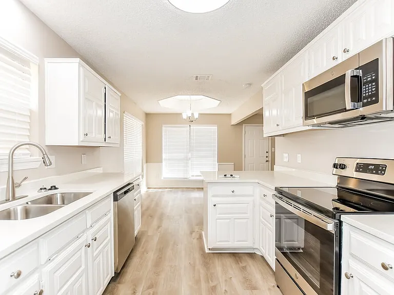308 Southlake Dr — Photo 10