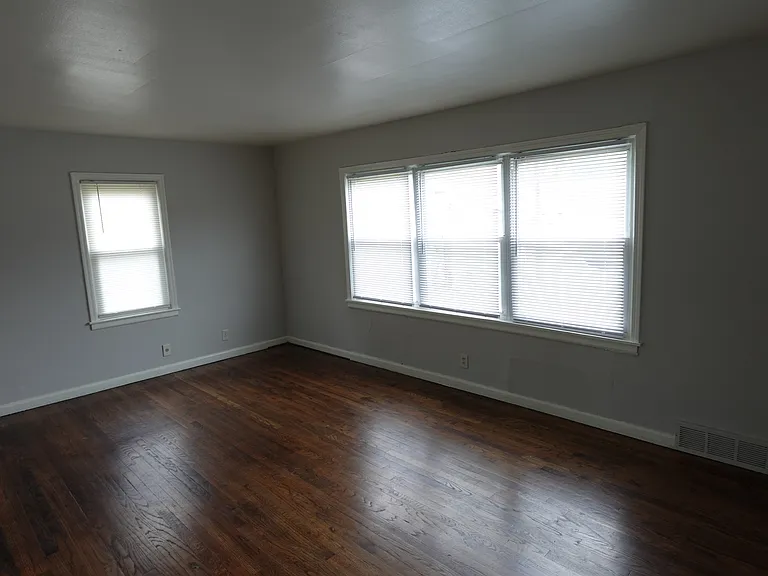 6608 NW Prairie View Rd — Photo 11
