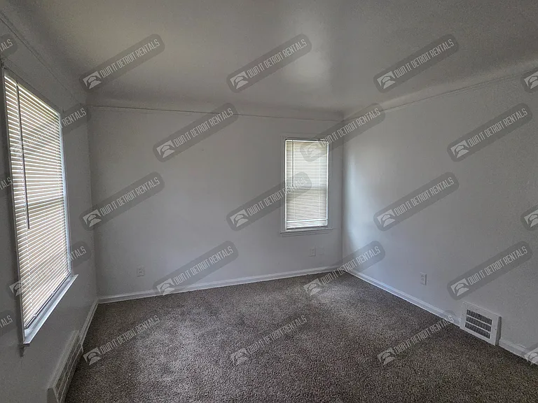19384 Concord St — Photo 5