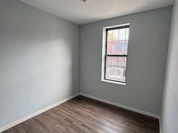 4th image of 582 Grand St #2R