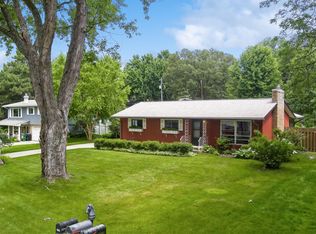 1944 Midland Hills Rd, Roseville, MN 55113