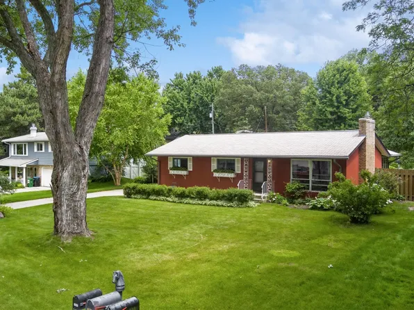 1944 Midland Hills Rd, Roseville, MN 55113