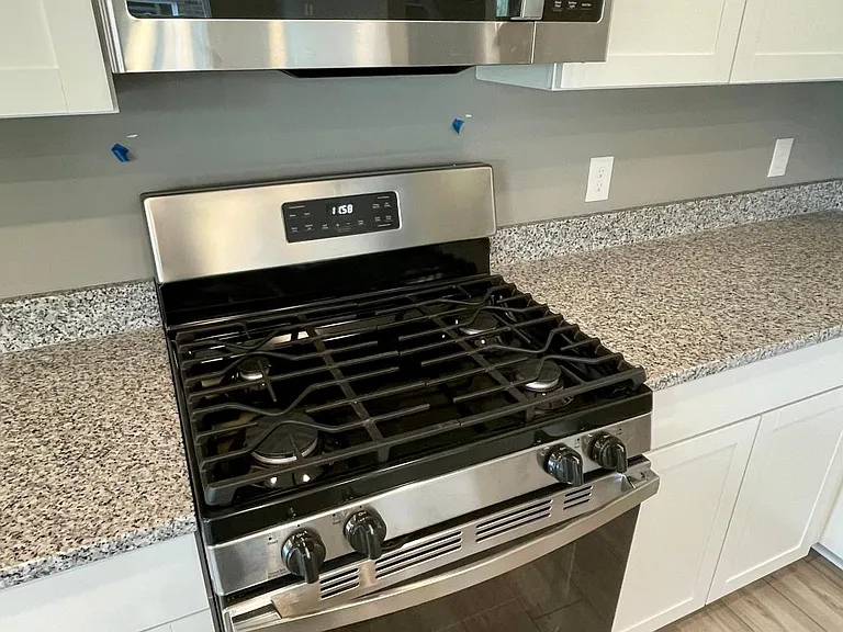 Gas Range and Microwave Oven