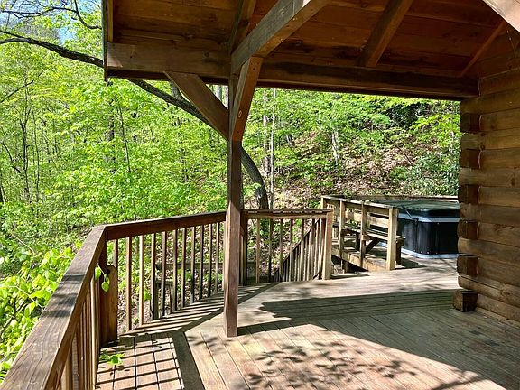 3rd image of 441 Twin Arch Rd