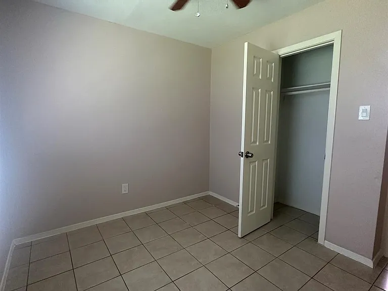 1222 Ravenscourt Dr — Photo 15