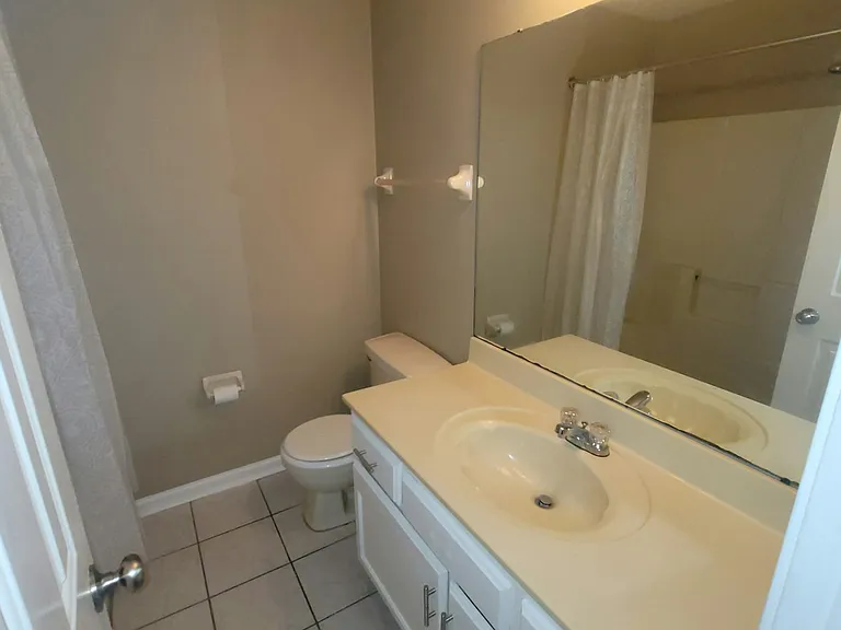 Secondary bath pic 2