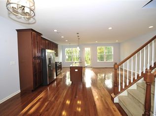 29 Maple Fields Dr, Middletown, NY 10940