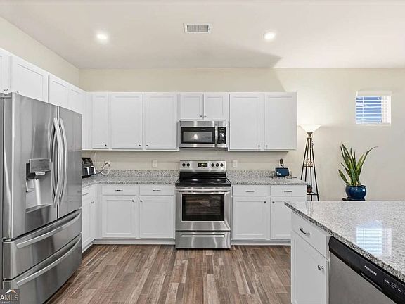 4th image of 11 Rambling Oaks Dr NE