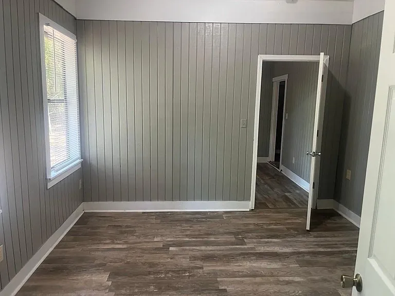 618 Clarke St — Photo 5