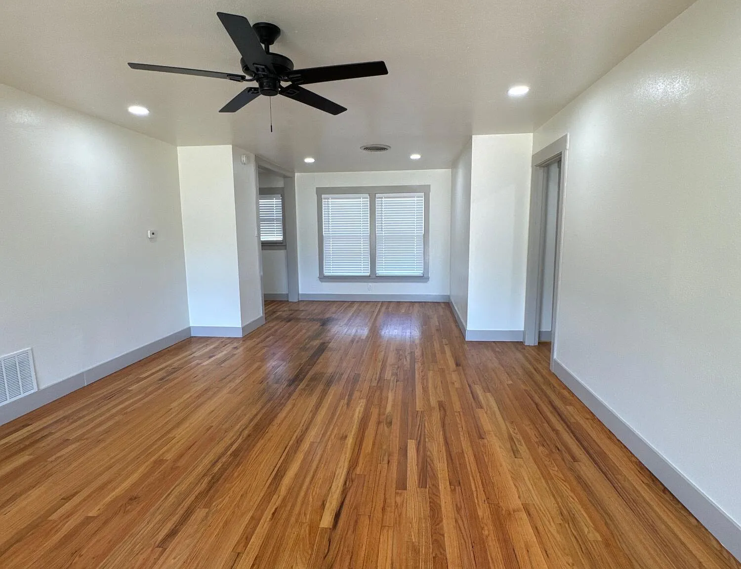 2 bed, 1.0 bath, 1002 sqft, $1,250 — Photo 3
