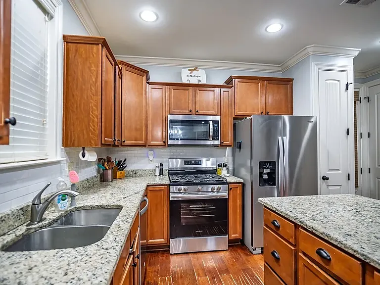 122 Westbury Cir — Photo 11