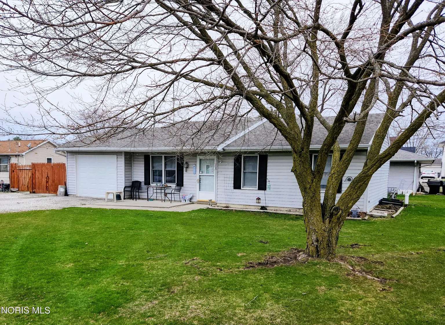 401 E Charles St photo 1