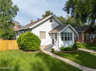 910 Walnut St, Grand Forks, ND 58201