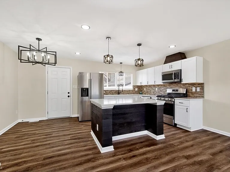 5625 Gateway Dr — Photo 4