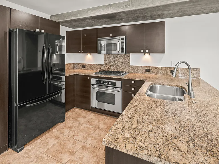 800 The Mark Ln #610 — Photo 13