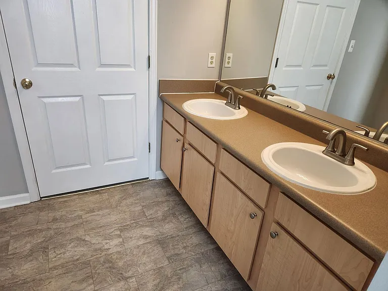 737 Woodland Creek Way — Photo 7