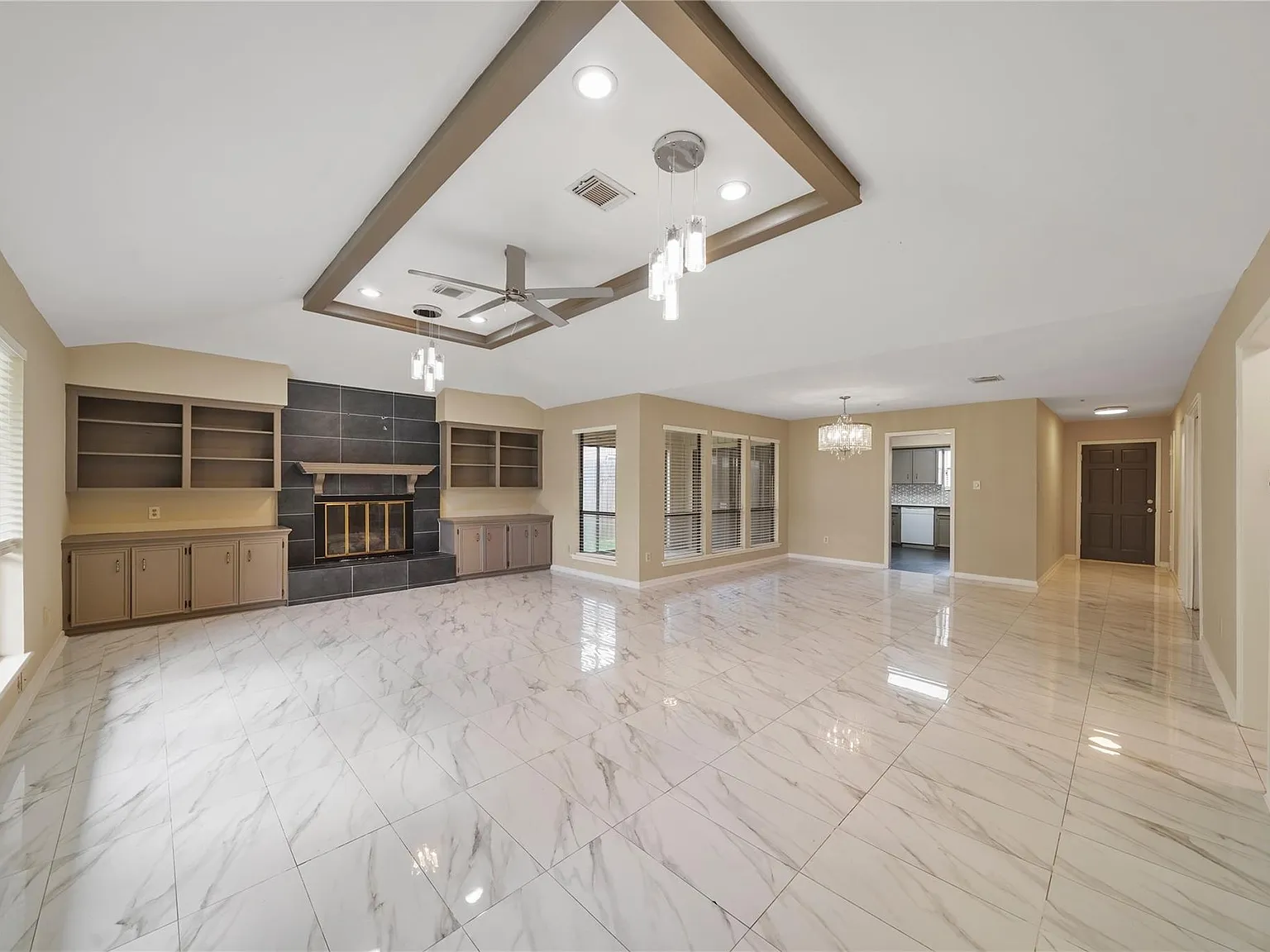 3 bed, 2.0 bath, 2146 sqft, $2,100 — Photo 4