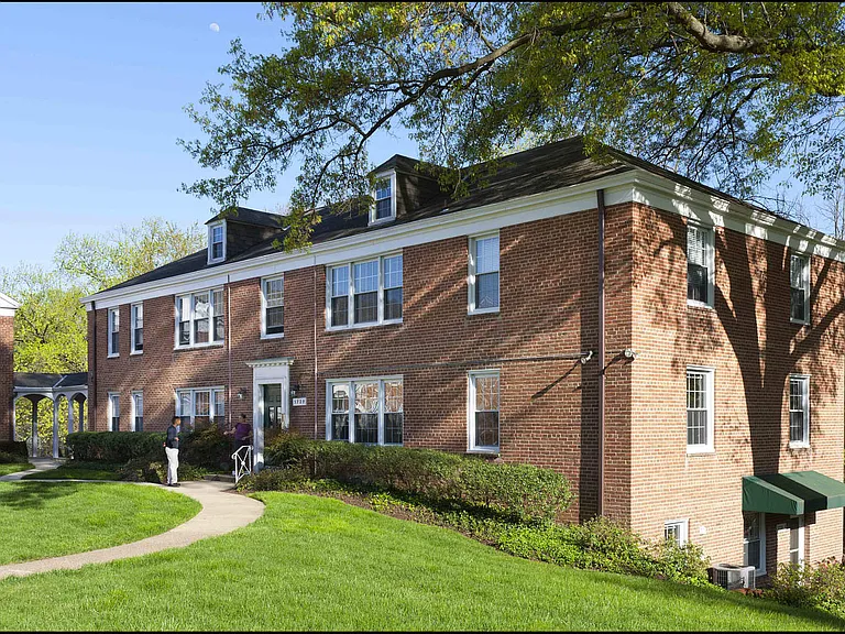 Chase Manor — Photo 16