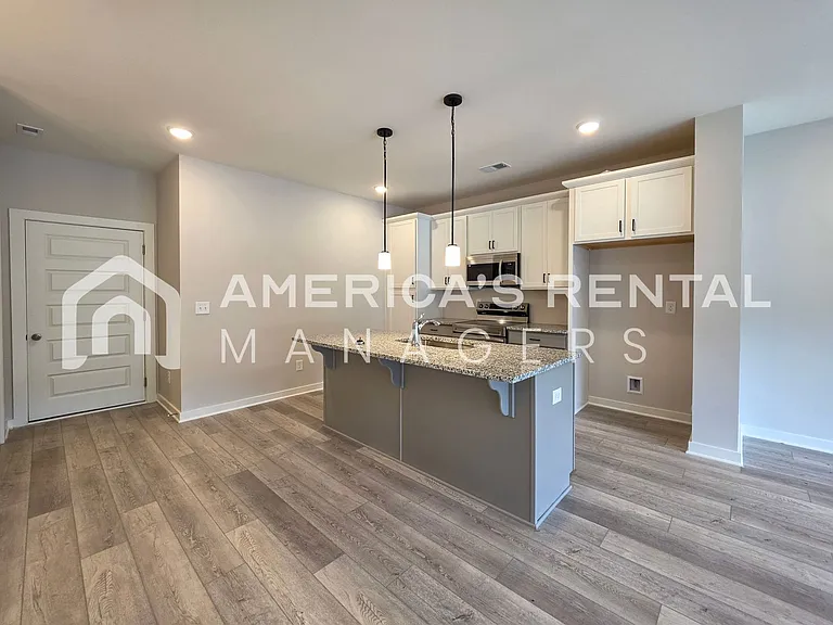 1019 Grand River Blvd W — Photo 15