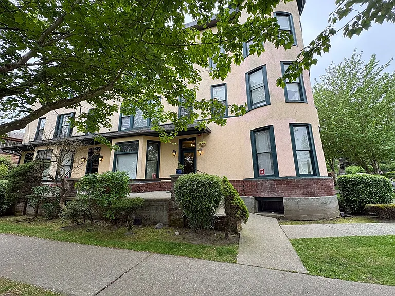 New York Apartments — Photo 25