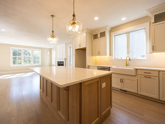 2nd image of 26 Thomas Mann Cir #37