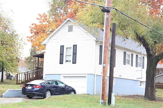 1st image of 421 Vilas St