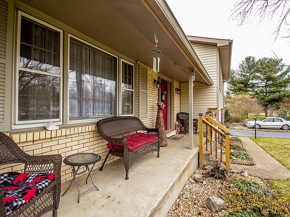4th image of 265 Echo Dr