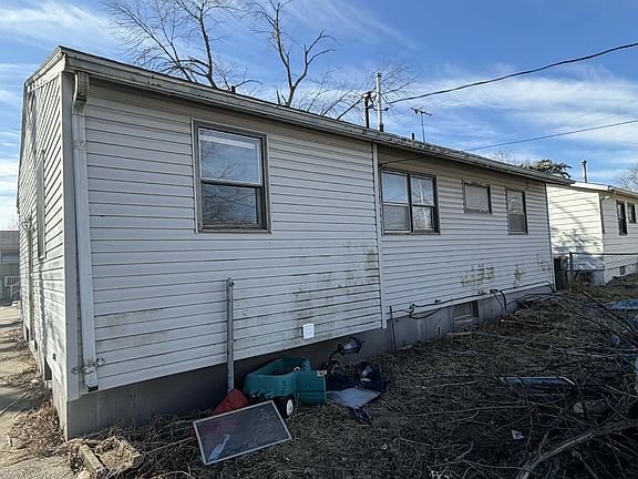 3rd image of 2608 Taft St