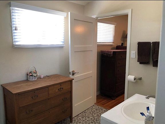 2nd image of 2308 Alameda Ave