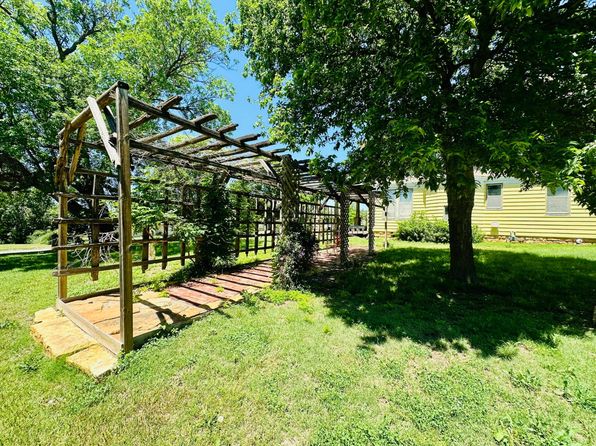 411 S 2nd St, Lincoln, KS 67455