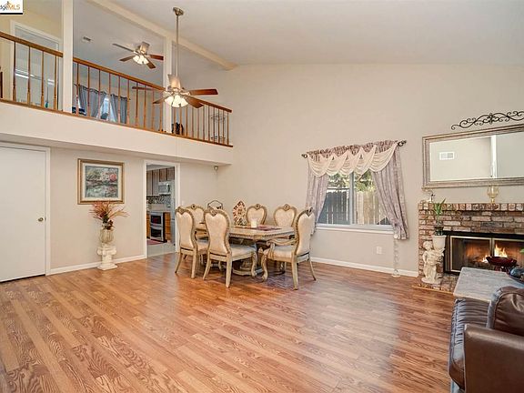 5th image of 2915 Bluebell Cir